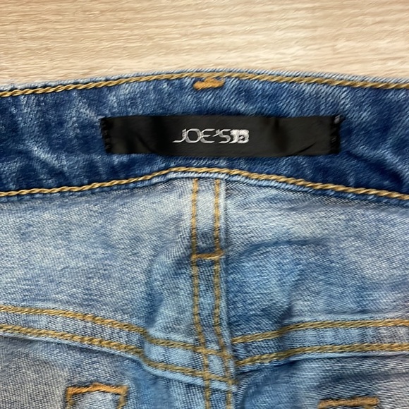 Joe’s Jeans Dana Style Light/medium wash distressed Size 30 - Picture 4 of 6